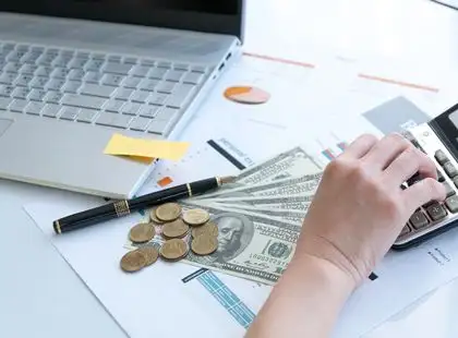 Educação Financeira: da origem do dinheiro ao orçamento familiar Educação Financeira: da origem do dinheiro ao orçamento familiar