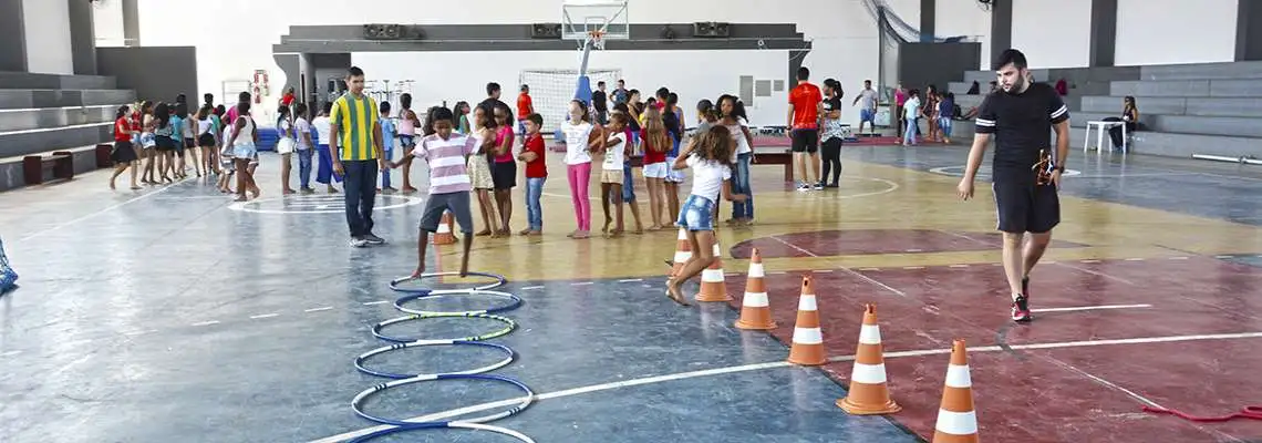 Avaliação e o Processo de Ensino-Aprendizagem na Educação Física Avaliação e o Processo de Ensino-Aprendizagem na Educação Física