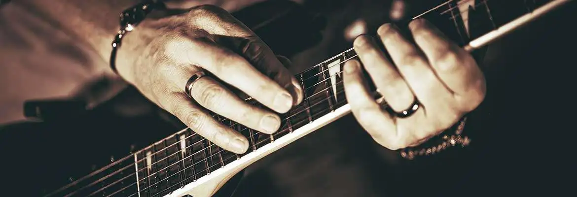 Curso prático de Baixo Elétrico - Nível Básico Curso prático de Baixo Elétrico - Nível Básico