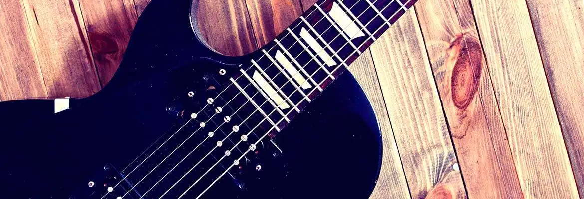 Curso prático de Guitarra - Básico / Intermediário Curso prático de Guitarra - Básico / Intermediário